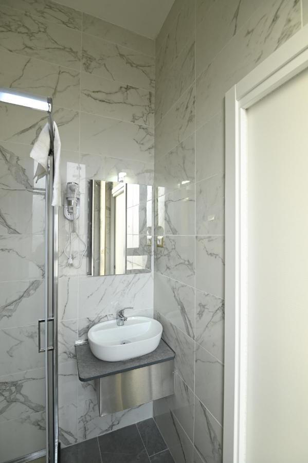 Hotel Midway Milan Extérieur photo